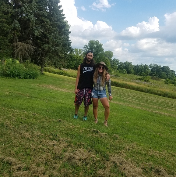 Meet your Posher, Amanda - Picture 2 of 8